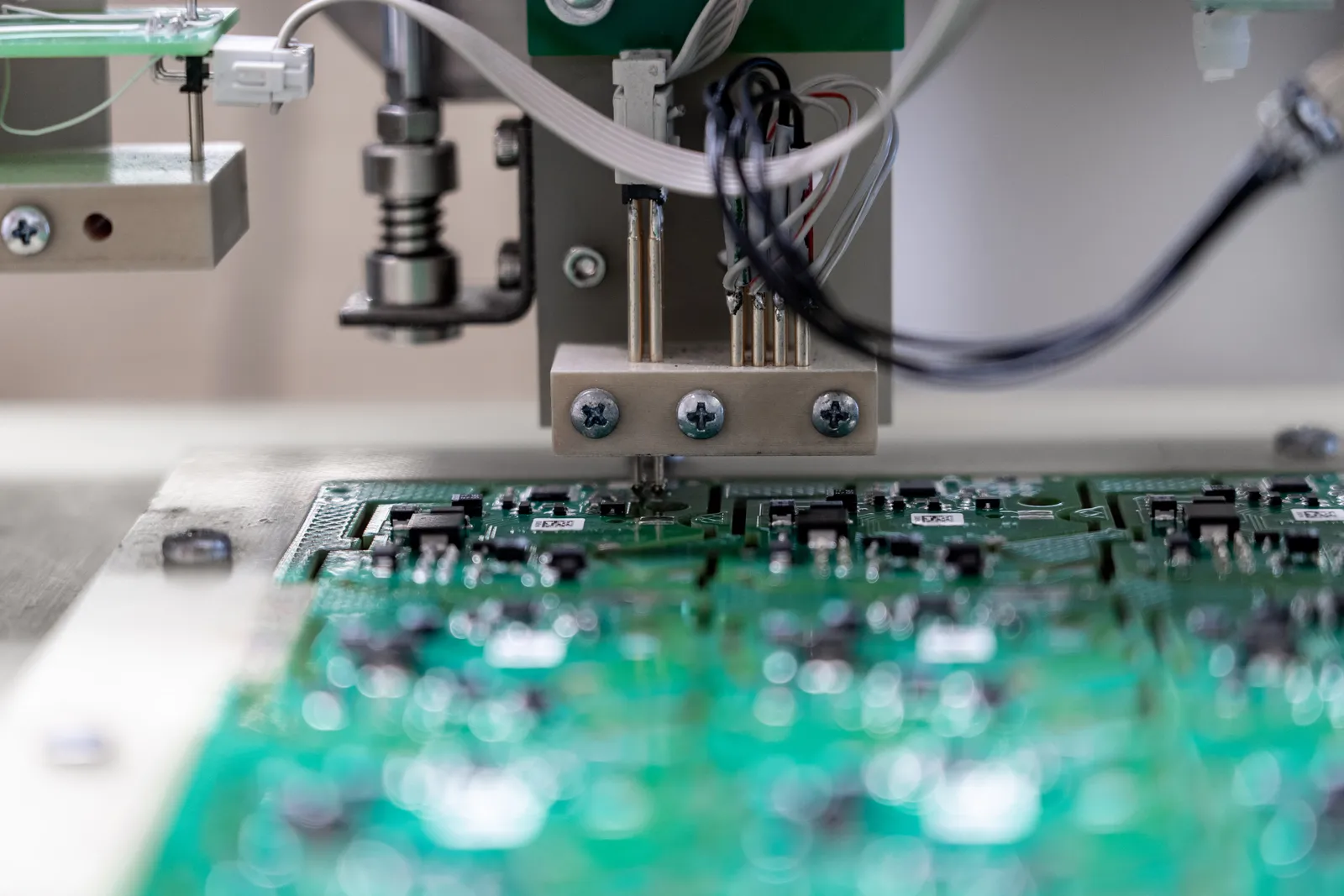 Programmazione schede elettroniche e setup microcontrollori